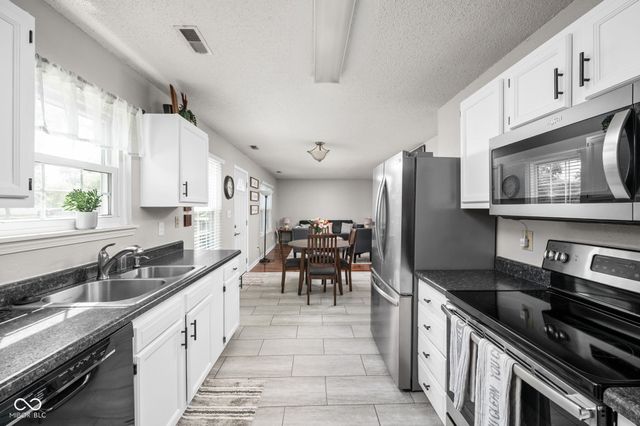 409 Lockerbie Lane, Pittsboro, IN 46167