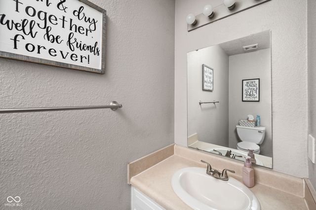 409 Lockerbie Lane, Pittsboro, IN 46167
