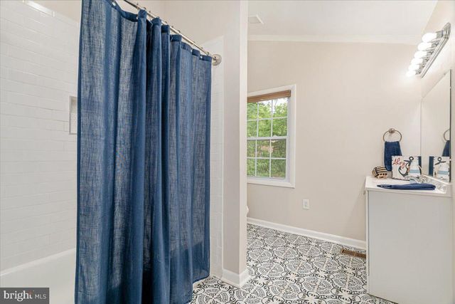140 GRAYWOLF TRL, Winchester, VA 22602