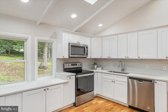 140 GRAYWOLF TRL, Winchester, VA 22602