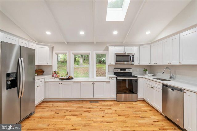 140 GRAYWOLF TRL, Winchester, VA 22602