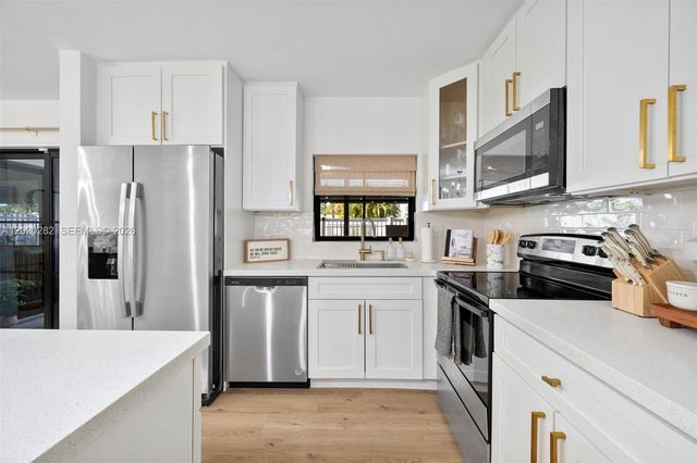 4208 Monroe St -, Hollywood, FL 33021
