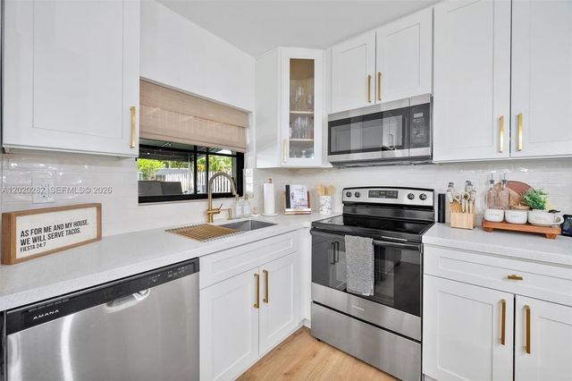4208 Monroe St -, Hollywood, FL 33021