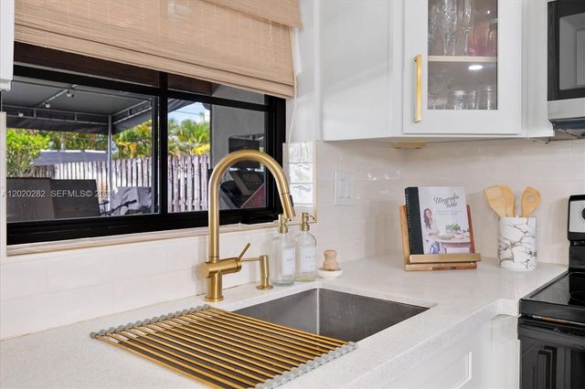 4208 Monroe St -, Hollywood, FL 33021