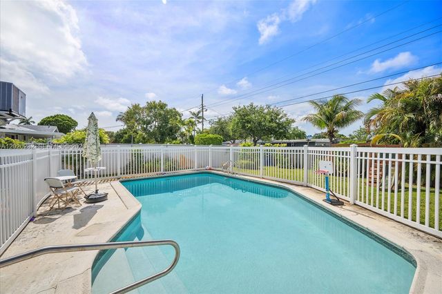 4208 Monroe St -, Hollywood, FL 33021
