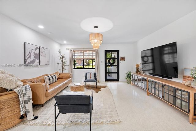 4208 Monroe St -, Hollywood, FL 33021