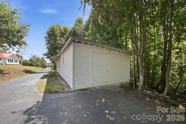 661 Lenoir Road, Morganton, NC 28655
