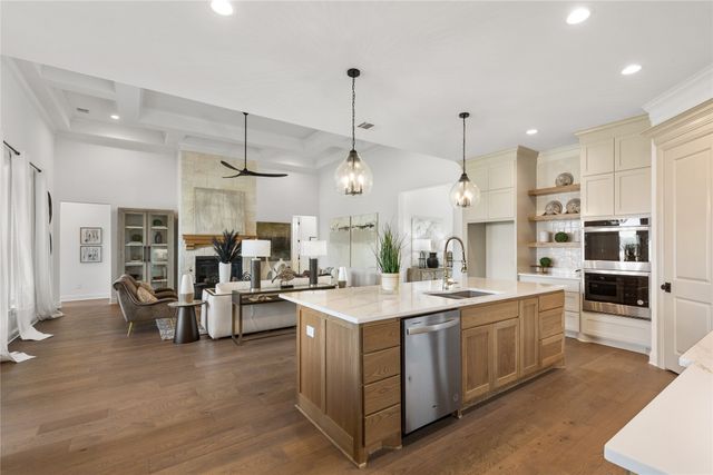 1000 Beginnings Drive, Granbury, TX 76049