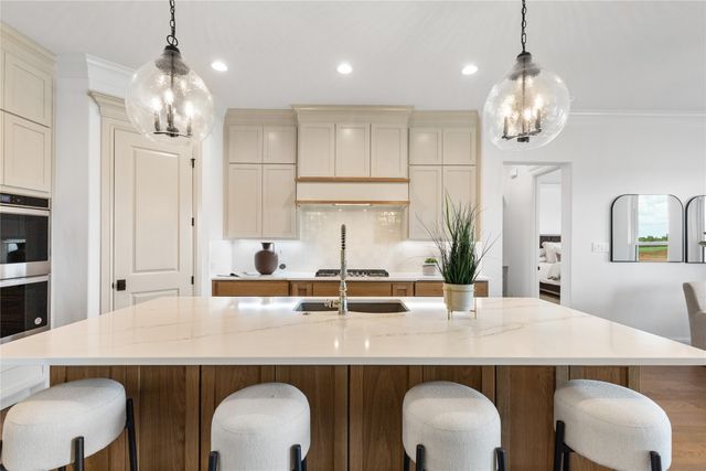 1000 Beginnings Drive, Granbury, TX 76049