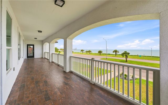 3001 Ocean Dr, Corpus Christi, TX 78404