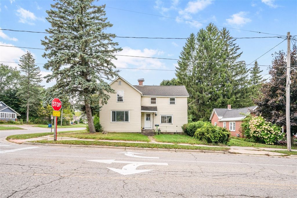 1024 Laurel Street, Cadillac, MI 49601