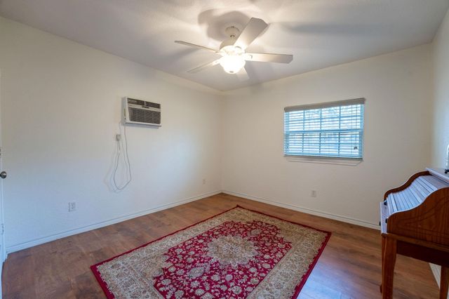 180 Harbor Drive, Gun Barrel City, TX 75156