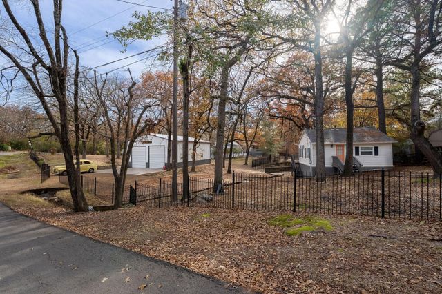 180 Harbor Drive, Gun Barrel City, TX 75156