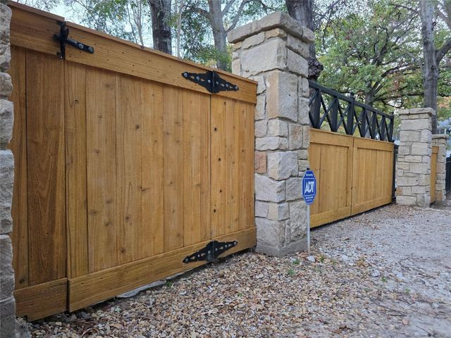 180 Harbor Drive, Gun Barrel City, TX 75156