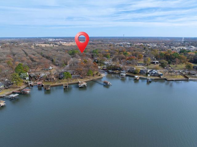 180 Harbor Drive, Gun Barrel City, TX 75156