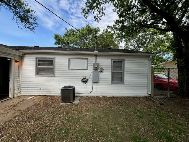 5239 S SPRUCE, Wichita, KS 67216