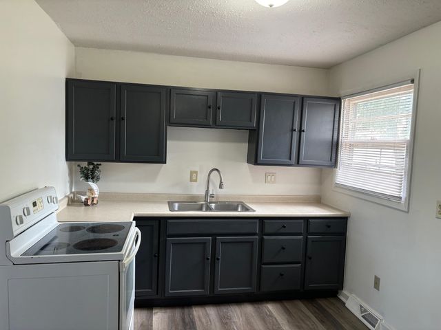 5239 S SPRUCE, Wichita, KS 67216