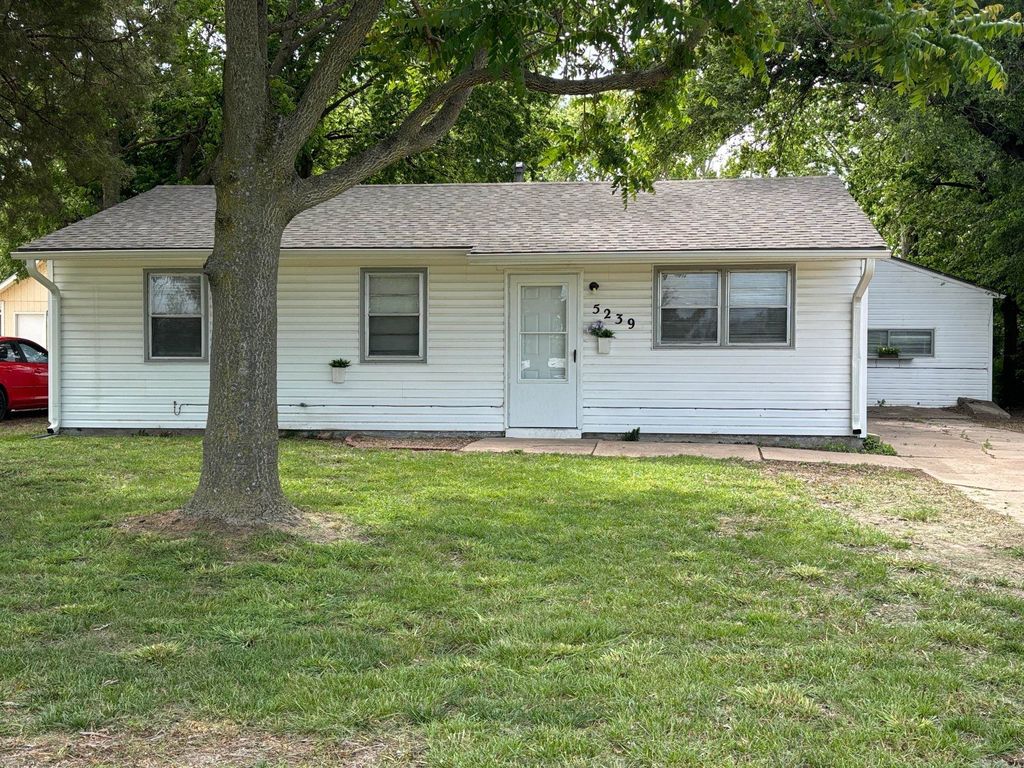 5239 S SPRUCE, Wichita, KS 67216