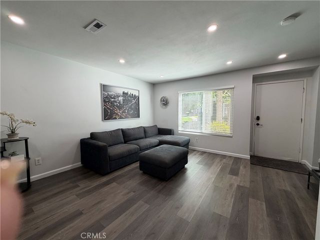 824 N Pasadena Avenue 11, Azusa, CA 91702