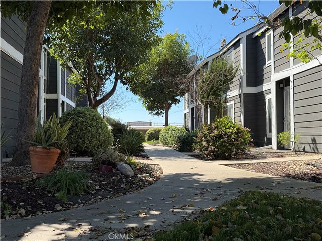 824 N Pasadena Avenue 11, Azusa, CA 91702