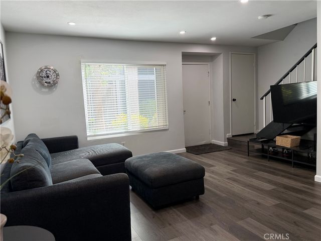 824 N Pasadena Avenue 11, Azusa, CA 91702