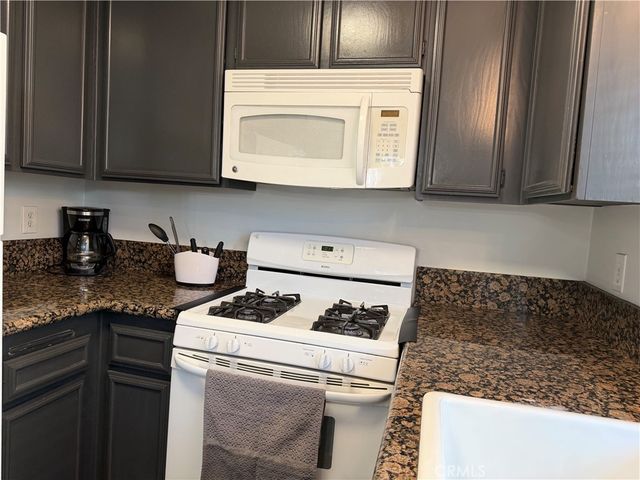 824 N Pasadena Avenue 11, Azusa, CA 91702