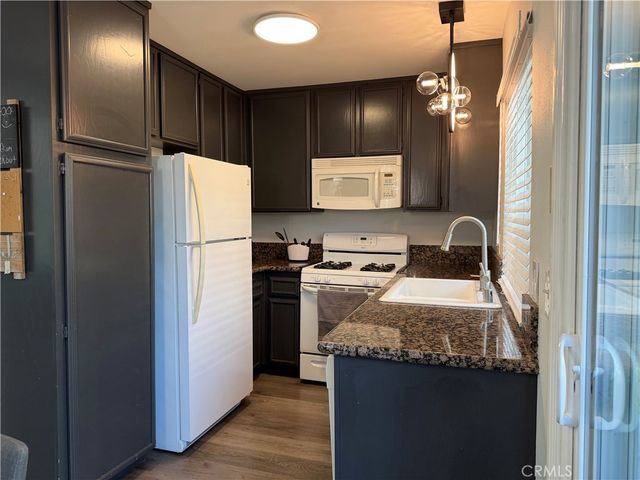 824 N Pasadena Avenue 11, Azusa, CA 91702