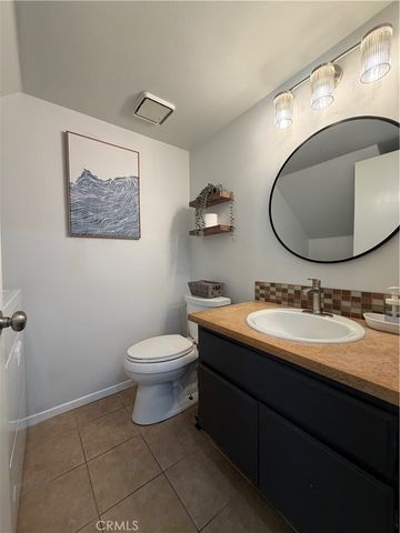 824 N Pasadena Avenue 11, Azusa, CA 91702