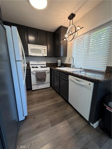 824 N Pasadena Avenue 11, Azusa, CA 91702