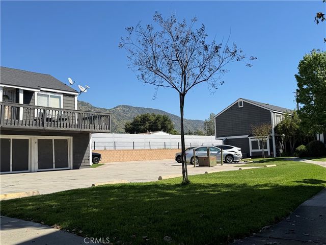 824 N Pasadena Avenue 11, Azusa, CA 91702