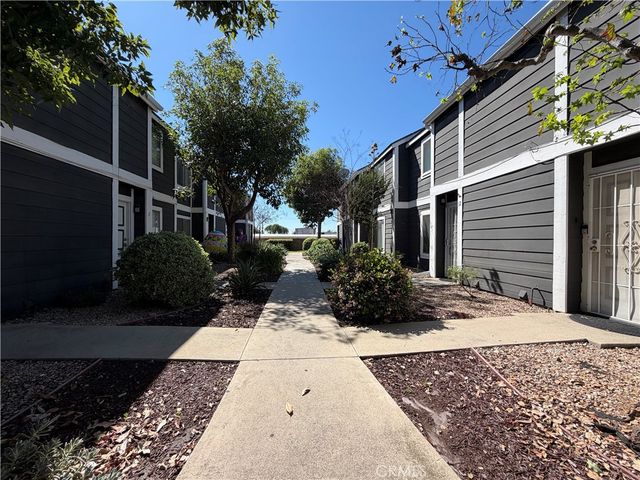 824 N Pasadena Avenue 11, Azusa, CA 91702