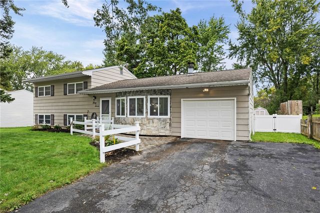 37 Green Acorn Lane, Henrietta, NY 14467