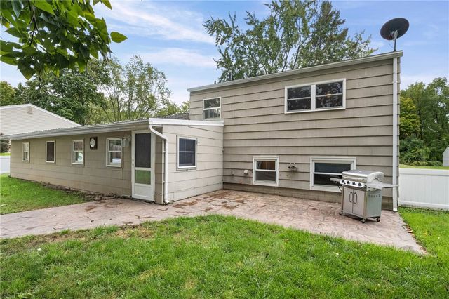 37 Green Acorn Lane, Henrietta, NY 14467