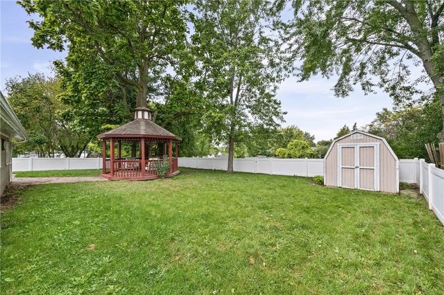 37 Green Acorn Lane, Henrietta, NY 14467