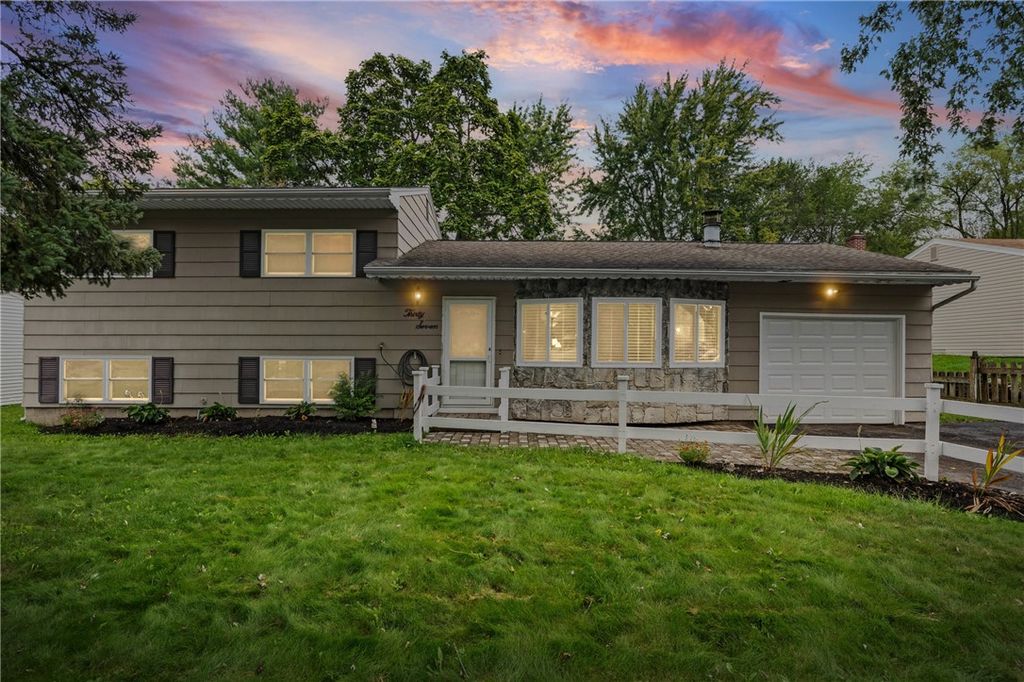 37 Green Acorn Lane, Henrietta, NY 14467