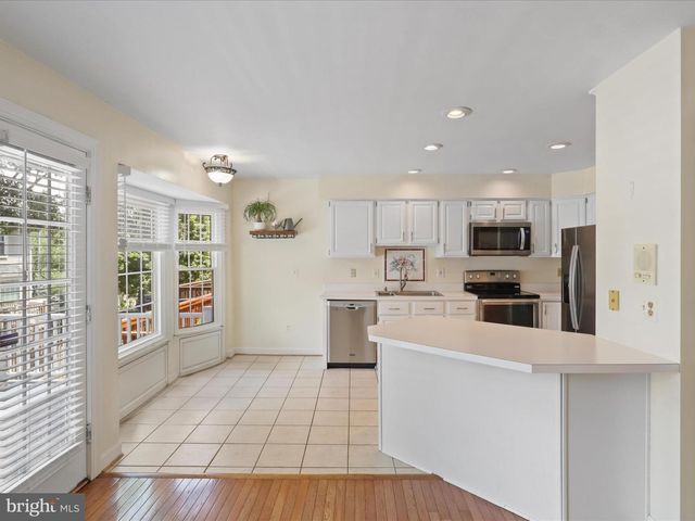 7441 HEATHERFIELD LN, Alexandria, VA 22315