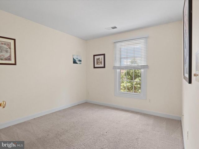 7441 HEATHERFIELD LN, Alexandria, VA 22315