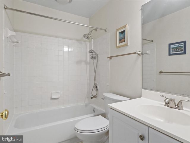 7441 HEATHERFIELD LN, Alexandria, VA 22315
