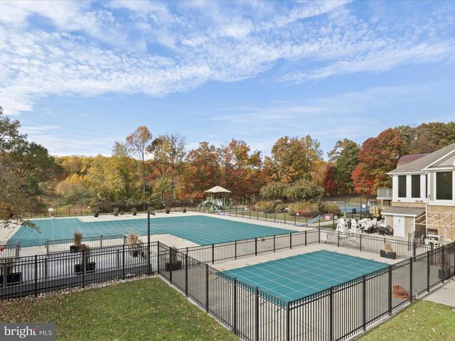 7441 HEATHERFIELD LN, Alexandria, VA 22315