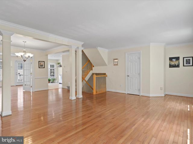 7441 HEATHERFIELD LN, Alexandria, VA 22315
