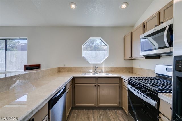 5054 South Rainbow Boulevard 202, Las Vegas, NV 89118