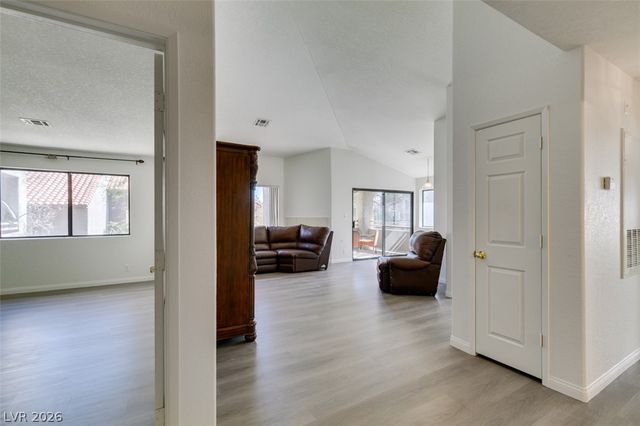 5054 South Rainbow Boulevard 202, Las Vegas, NV 89118