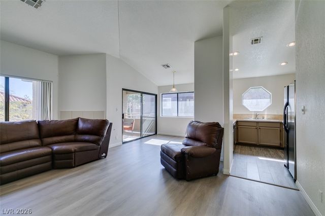 5054 South Rainbow Boulevard 202, Las Vegas, NV 89118