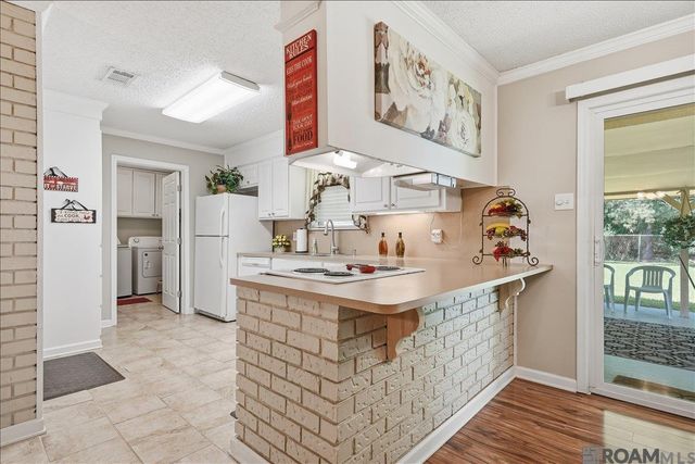 12222 Tickfaw Dr, Baton Rouge, LA 70818
