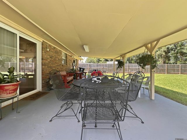 12222 Tickfaw Dr, Baton Rouge, LA 70818