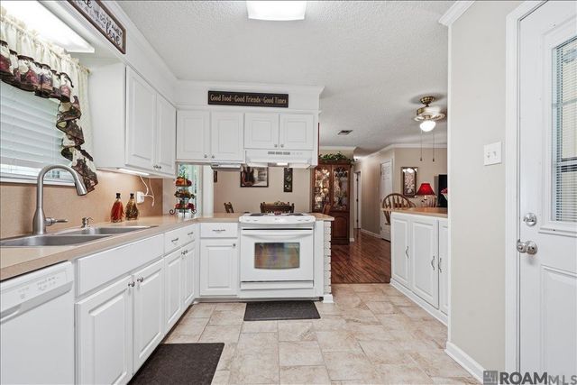 12222 Tickfaw Dr, Baton Rouge, LA 70818