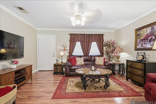 12222 Tickfaw Dr, Baton Rouge, LA 70818