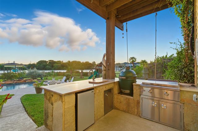 2009 Oceanview Drive, Seabrook, TX 77586