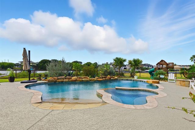 2009 Oceanview Drive, Seabrook, TX 77586