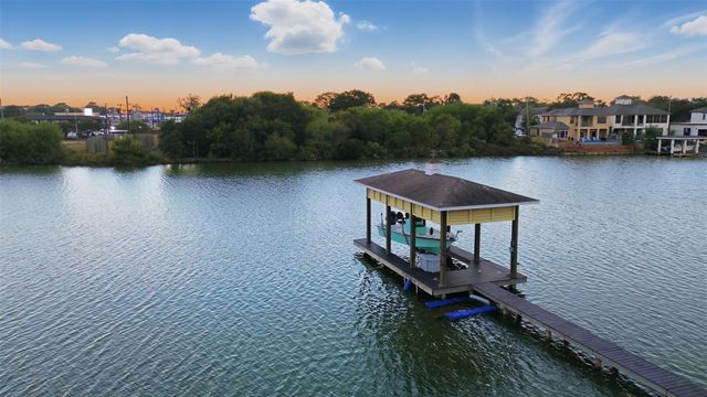 2009 Oceanview Drive, Seabrook, TX 77586